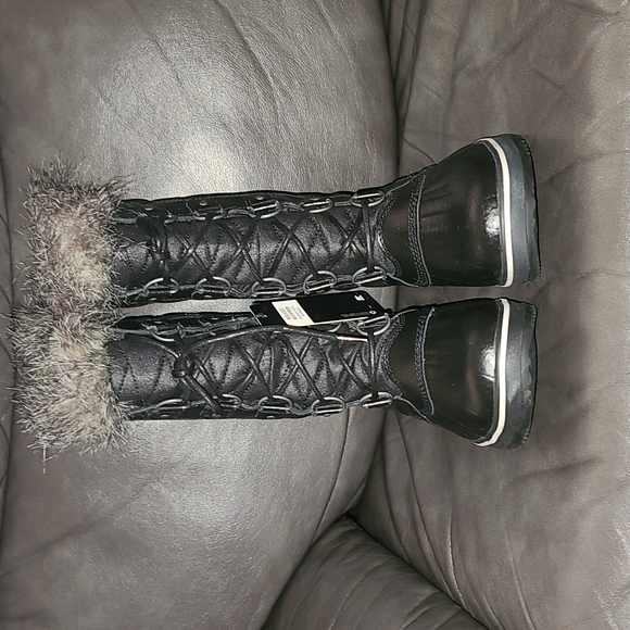 Sorel Boots - Picture 4 of 17